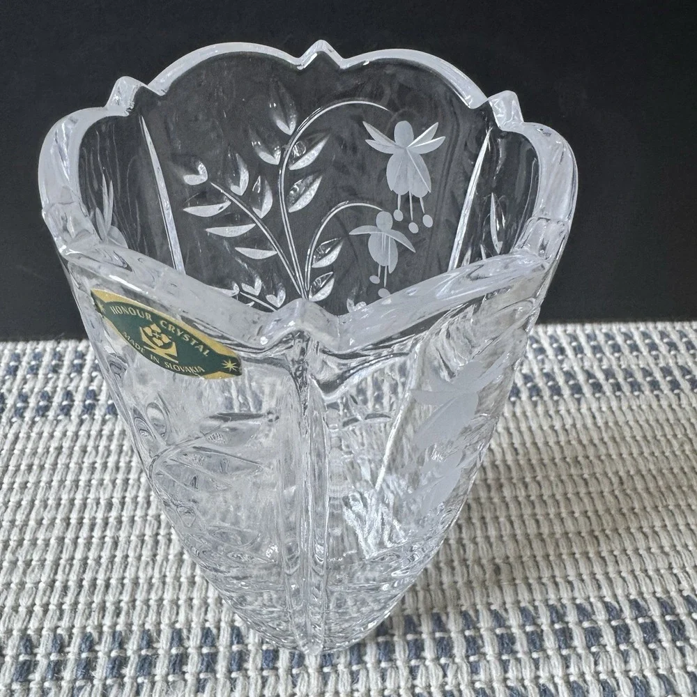 Honour Crystal ~ Hand Cut Crystal Made In Slovakia ~ Glass Vase 7.5 In Tall